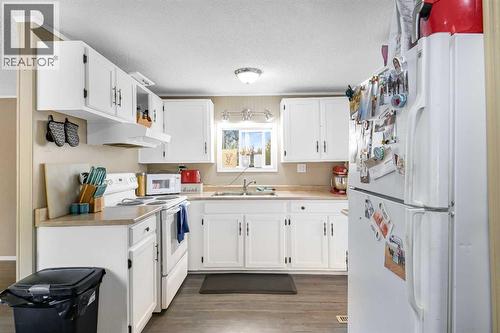 74078 Range Road 13, Debolt, AB - Indoor Photo Showing Kitchen With Double Sink