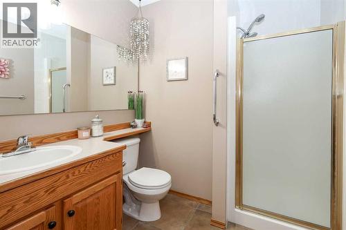 31 Armitage Close, Red Deer, AB - Indoor Photo Showing Bathroom