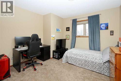 31 Armitage Close, Red Deer, AB - Indoor Photo Showing Bedroom