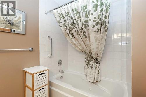 31 Armitage Close, Red Deer, AB - Indoor Photo Showing Bathroom