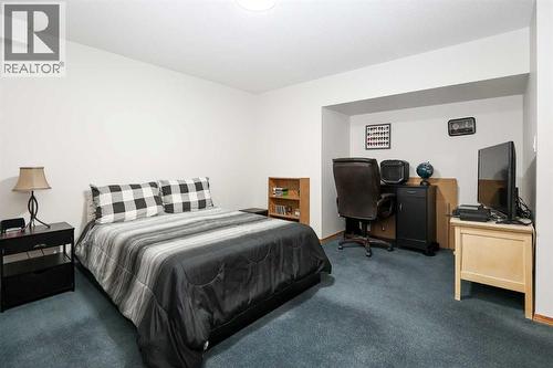 31 Armitage Close, Red Deer, AB - Indoor Photo Showing Bedroom