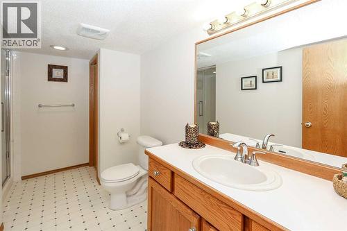 31 Armitage Close, Red Deer, AB - Indoor Photo Showing Bathroom