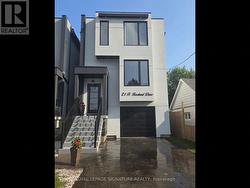 21B ROSELAND DRIVE  Toronto, ON M8W 1Y3