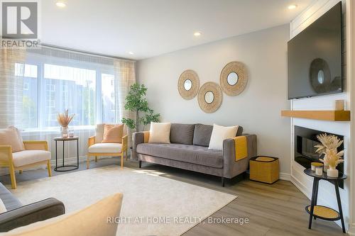 347 Zephyr Avenue, Ottawa, ON - Indoor Photo Showing Living Room