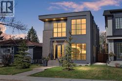 4407 17 Street SW  Calgary, AB T2T 4R1
