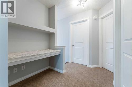 10 Everglen Crescent Sw, Calgary, AB - Indoor Photo Showing Other Room