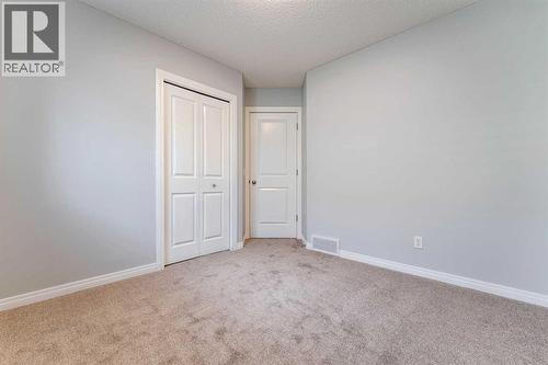 10 Everglen Crescent Sw, Calgary, AB - Indoor Photo Showing Other Room