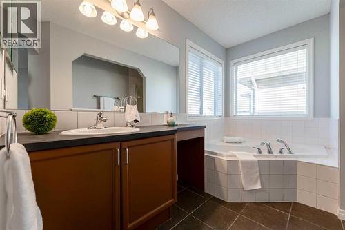 10 Everglen Crescent Sw, Calgary, AB - Indoor Photo Showing Bathroom