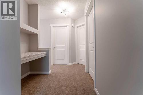 10 Everglen Crescent Sw, Calgary, AB - Indoor Photo Showing Other Room