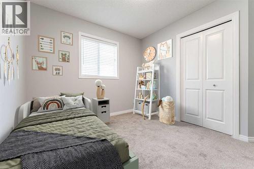 10 Everglen Crescent Sw, Calgary, AB - Indoor Photo Showing Bedroom