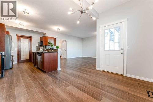 10 Everglen Crescent Sw, Calgary, AB - Indoor Photo Showing Kitchen