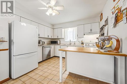 43 Everest Street, Hamilton, ON - Indoor Photo Showing Kitchen