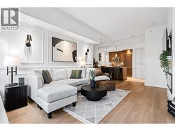 2538 MAPLE STREET  Vancouver, BC V6J 0B5