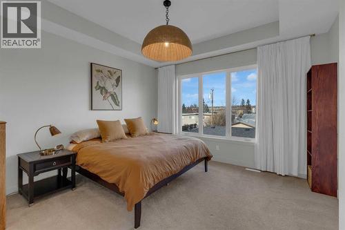 7712 36 Avenue Nw, Calgary, AB - Indoor Photo Showing Bedroom