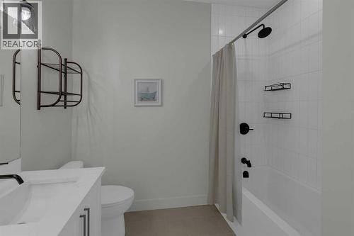 7712 36 Avenue Nw, Calgary, AB - Indoor Photo Showing Bathroom