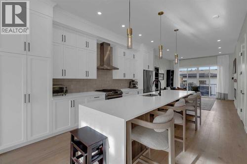 7712 36 Avenue Nw, Calgary, AB - Indoor Photo Showing Kitchen With Upgraded Kitchen