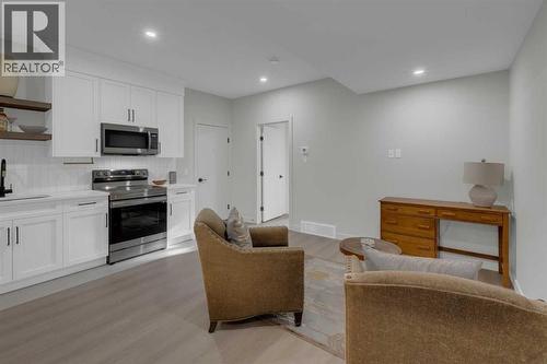 7712 36 Avenue Nw, Calgary, AB - Indoor