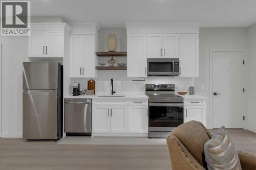 7712 36 Avenue Nw, Calgary, AB - Indoor Photo Showing Kitchen With Stainless Steel Kitchen
