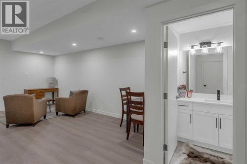 7712 36 Avenue Nw, Calgary, AB - Indoor Photo Showing Other Room