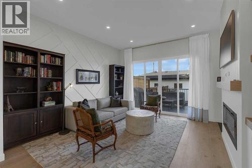 7712 36 Avenue Nw, Calgary, AB - Indoor Photo Showing Other Room