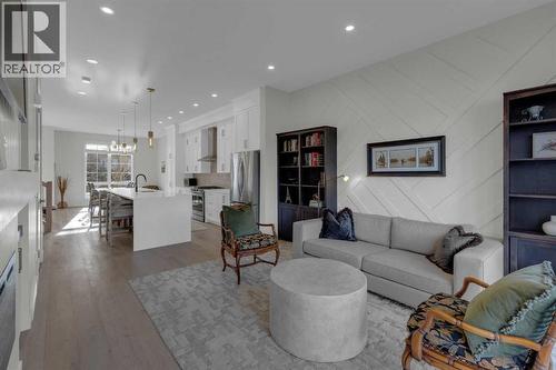 7712 36 Avenue Nw, Calgary, AB - Indoor