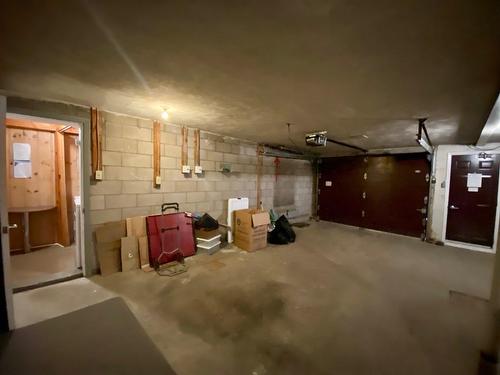 Grange - 10-280 Rue De Grenoble, Sainte-Adèle, QC - Indoor Photo Showing Garage