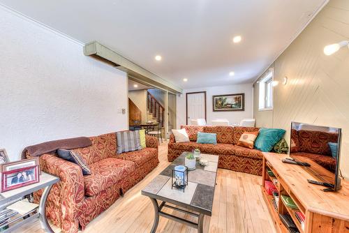 Salle familiale - 10 Ch. Cascade, Gore, QC - Indoor Photo Showing Living Room