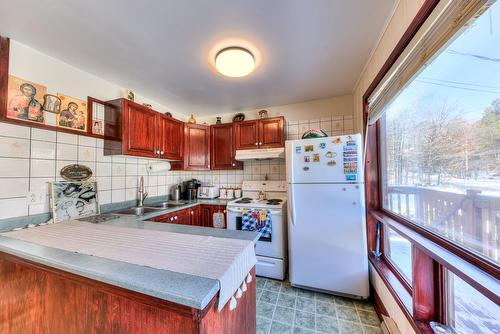 Cuisine - 10 Ch. Cascade, Gore, QC - Indoor Photo Showing Kitchen With Double Sink
