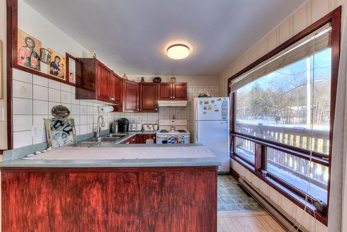 Cuisine - 10 Ch. Cascade, Gore, QC - Indoor Photo Showing Kitchen With Double Sink
