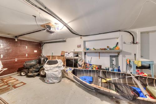 Garage - 10 Ch. Cascade, Gore, QC - Indoor Photo Showing Garage