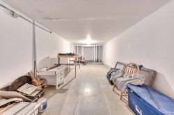 Garage - 