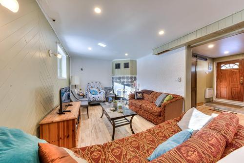 Salle familiale - 10 Ch. Cascade, Gore, QC - Indoor