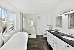 Salle de bains attenante à la CCP - 