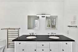 Salle de bains attenante à la CCP - 