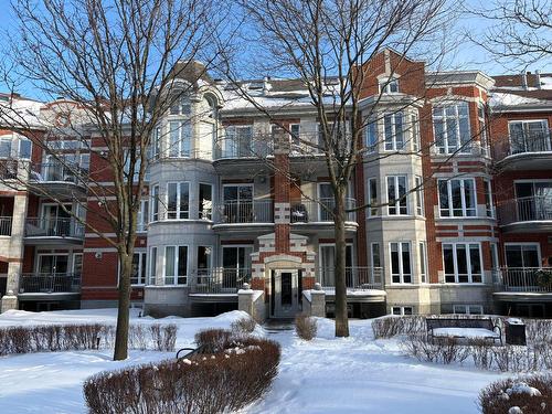 2-38 Av. Ste-Hélène  Saint-Lambert, QC J4R 1S2