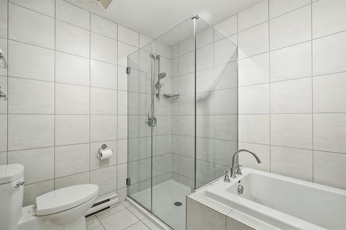 Salle de bains - 2-38 Av. Ste-Hélène, Saint-Lambert, QC - Indoor Photo Showing Bathroom