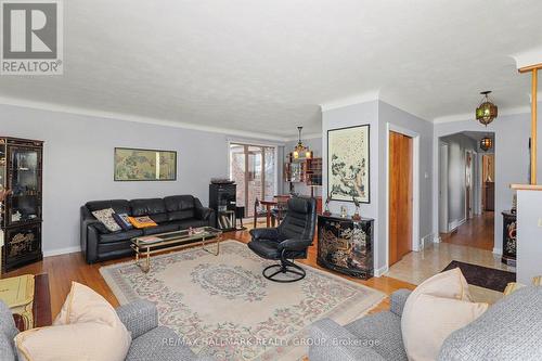 2004 Dorval Avenue, Ottawa, ON - Indoor Photo Showing Living Room