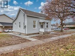 UPPER - 7 MAPLECREST AVENUE  St. Catharines (Burleigh Hill), ON L2T 1A5