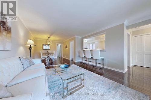 3646 Molly Avenue, Mississauga, ON - Indoor Photo Showing Living Room