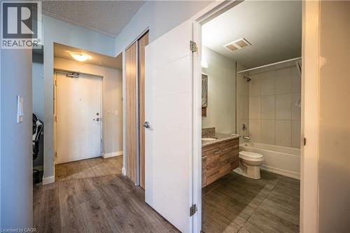 318 Spruce Street Unit# 1106, Waterloo, ON - Indoor Photo Showing Bathroom