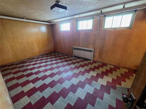 1066 Downing St, Winnipeg, MB 