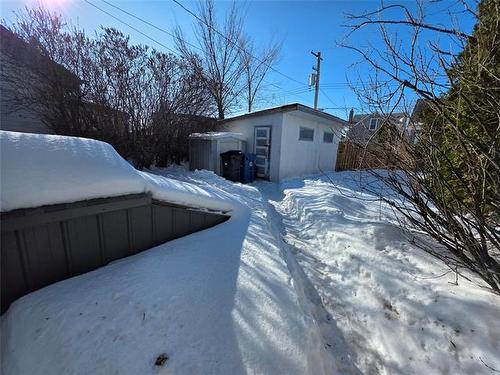 1066 Downing St, Winnipeg, MB 