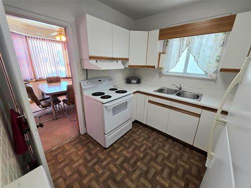 1066 Downing St, Winnipeg, MB 