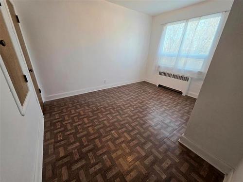 1066 Downing St, Winnipeg, MB 