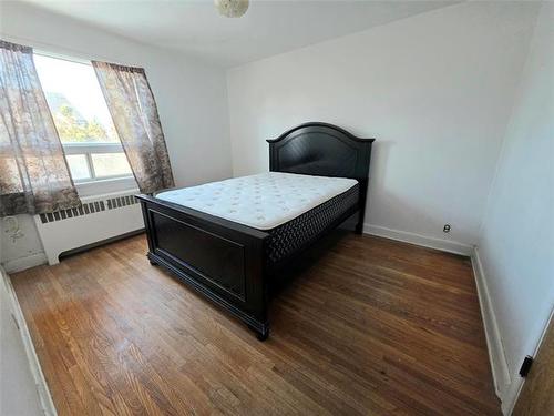 1066 Downing St, Winnipeg, MB 