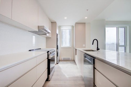 Cuisine - 606-1900 Rue Yvette-Brillon, Montréal (Ahuntsic-Cartierville), QC - Indoor Photo Showing Kitchen With Upgraded Kitchen