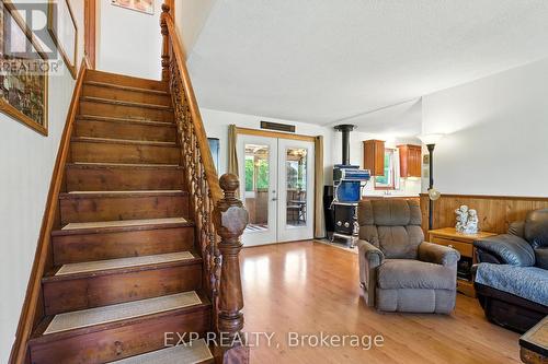 7800 34 Highway, Champlain, ON - Indoor Photo Showing Living Room