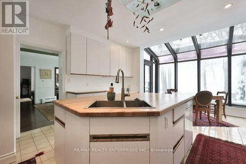48 Cumberland Drive, Mississauga, ON - Indoor Photo Showing Kitchen