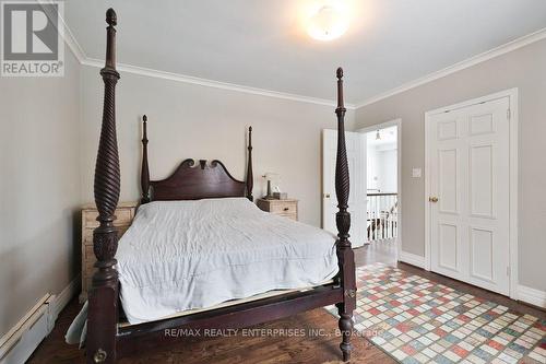 48 Cumberland Drive, Mississauga, ON - Indoor Photo Showing Bedroom