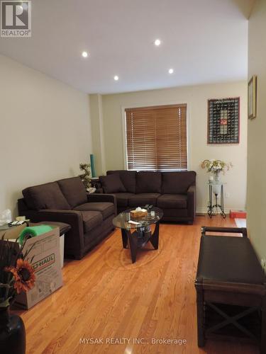 1016 Caven Street, Mississauga, ON - Indoor Photo Showing Other Room